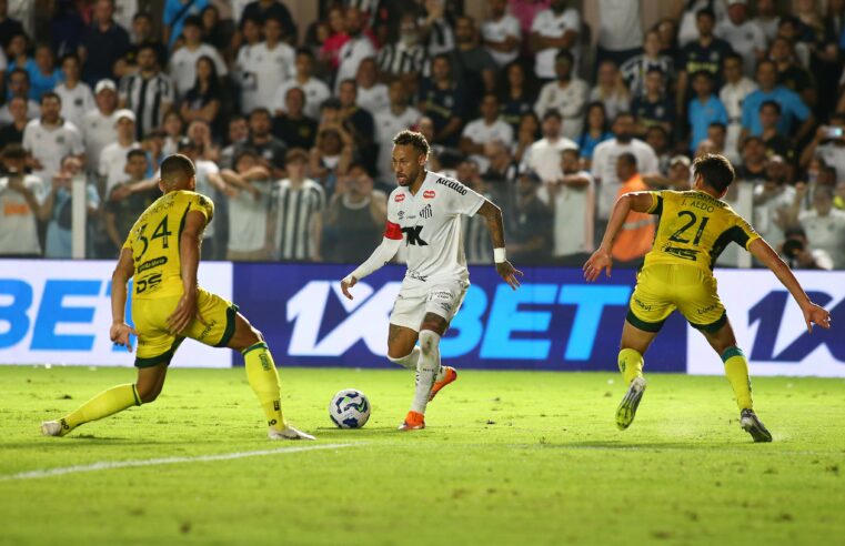 Neymar pede desculpas por pênalti cometido em empate do Santos: