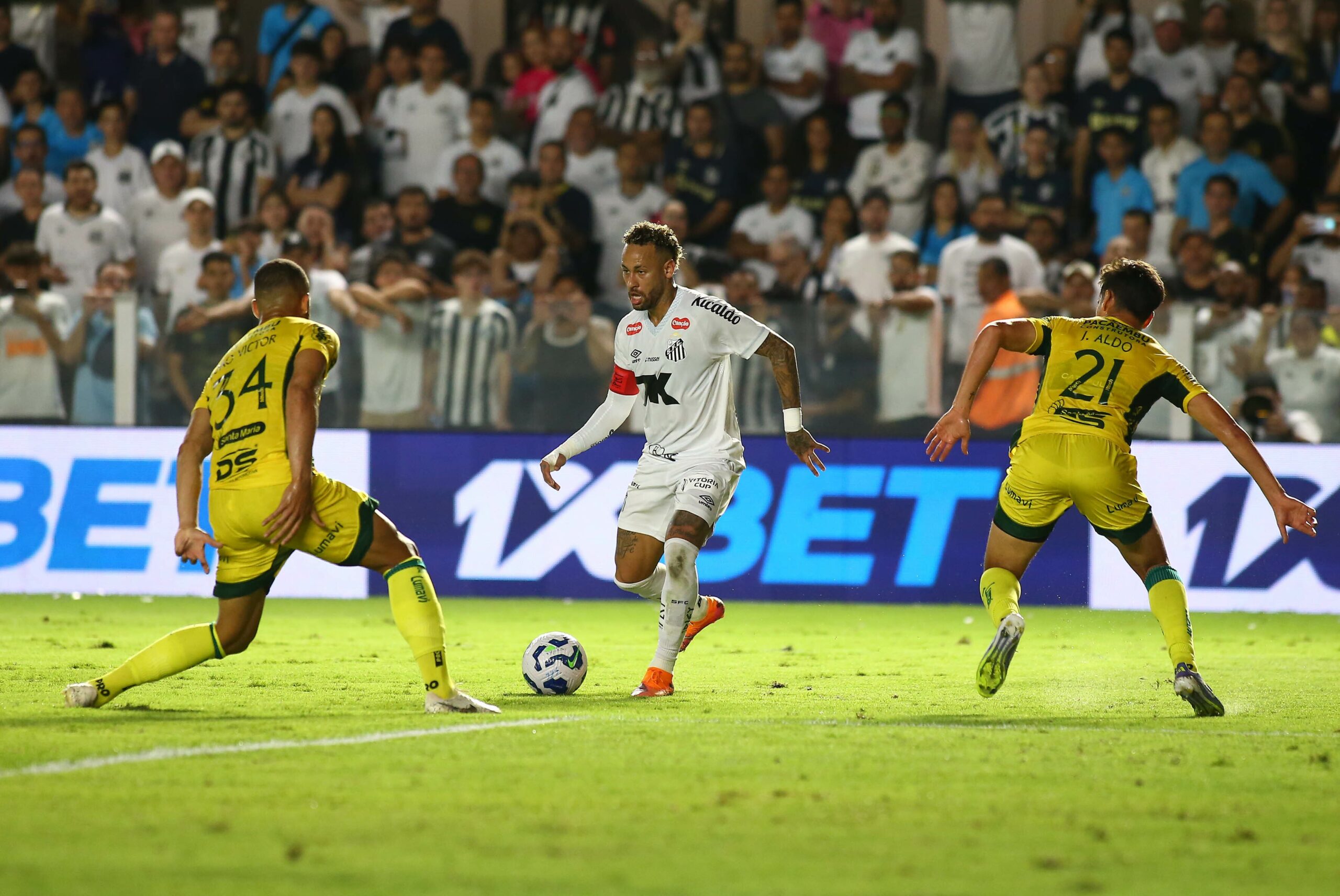 Neymar pede desculpas por pênalti cometido em empate do Santos: