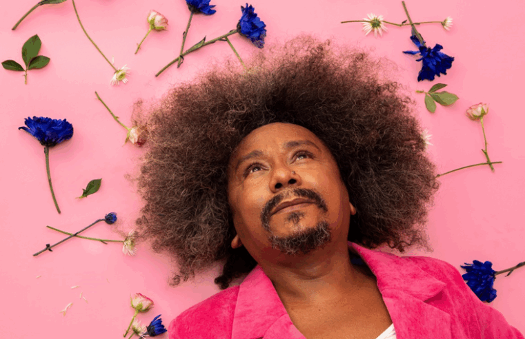 Show de Chico César encerra 2025 no Sesc Mogi das Cruzes