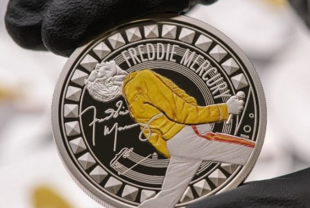 Freddie Mercury é homenageado em coleção de moedas comemorativas no Reino Unido