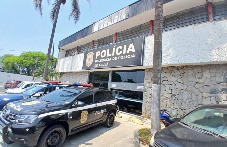 Homem agride e tenta enforcar ex-padrasto com mangueira após briga em Arujá