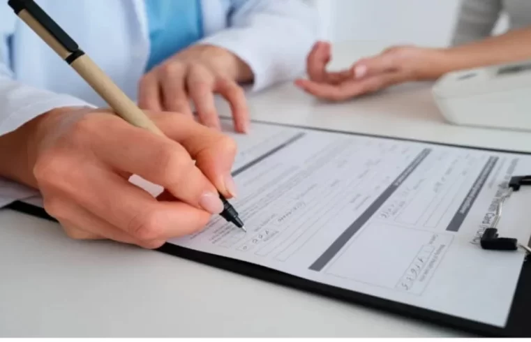 Atestado médico em papel deixa de valer em 2026