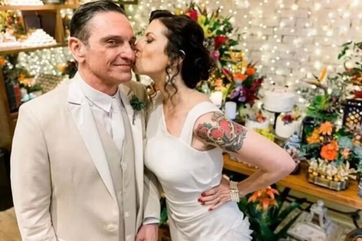 Ex-esposa consegue medida protetiva contra Paulo Miklos, do Titãs