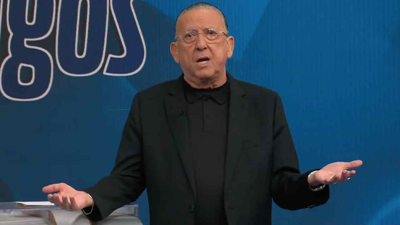 Família atualiza situação médica de Galvão Bueno, que segue internado