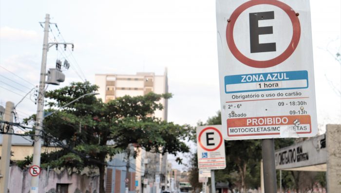 Lei isenta pessoas com TEA do pagamento da Zona Azul em Suzano