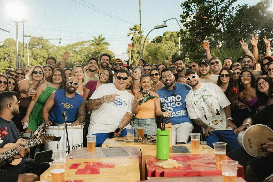 Menos é Mais comemora música mais ouvida do ano