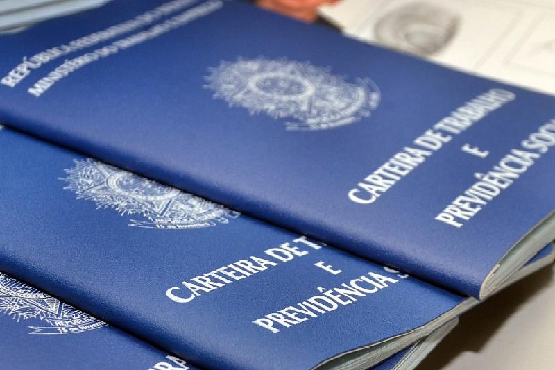 Governo adia por 90 dias regra sobre trabalho no comércio em feriados