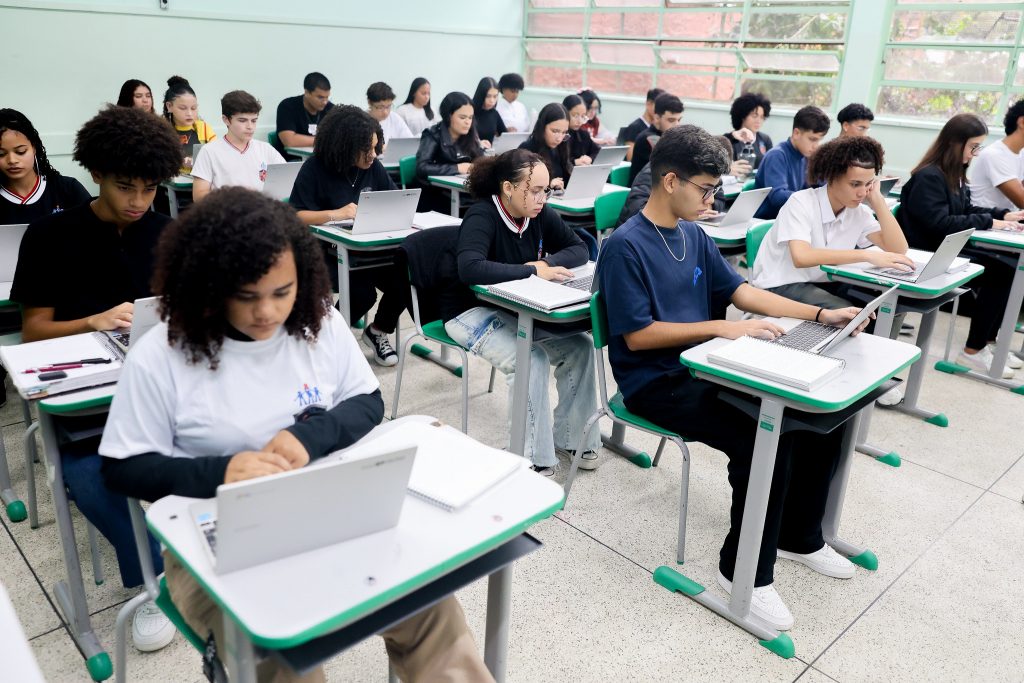 Ano letivo nas escolas estaduais de SP começa nesta segunda (2)