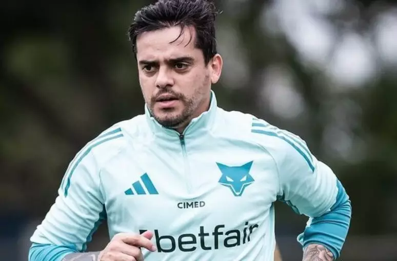 Fagner rescinde com Corinthians e acerta transferência definitiva para o Cruzeiro