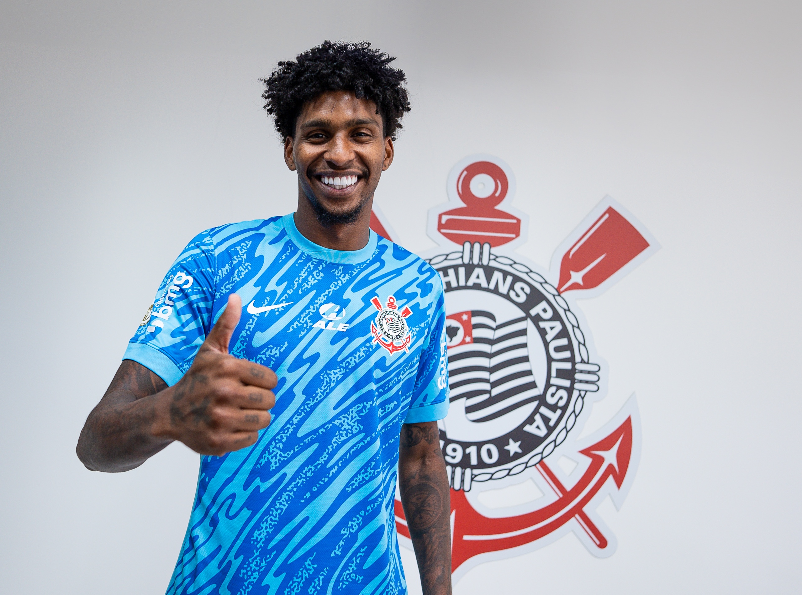 Corinthians recusa propostas por Hugo Souza