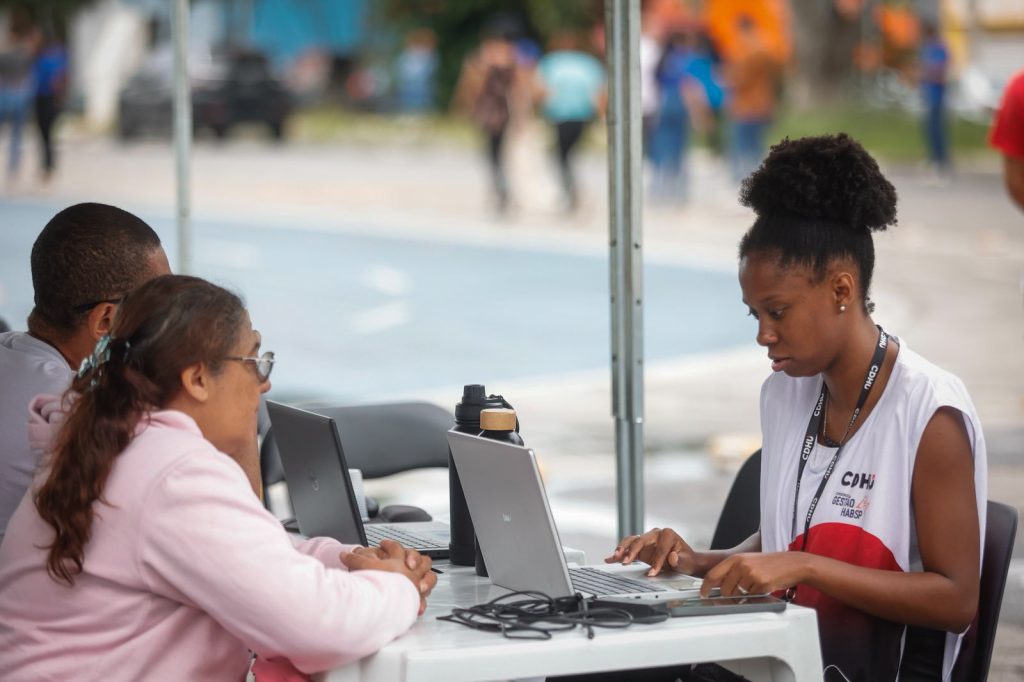 Governo de SP entrega escrituras de 1,2 mil apartamentos em Itaquaquecetuba
