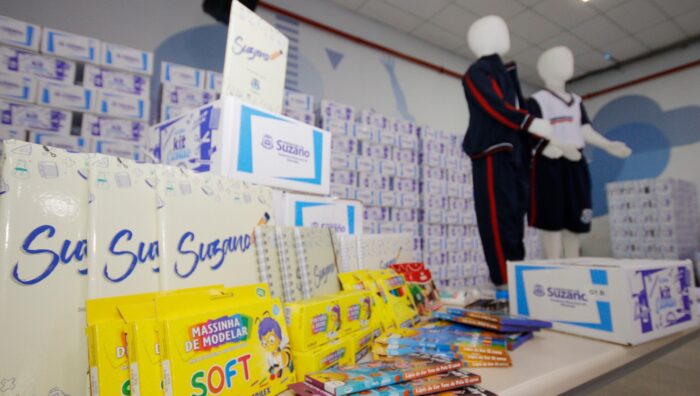 Prefeitura de Suzano inicia entrega de kits e uniformes escolares para alunos da rede municipal