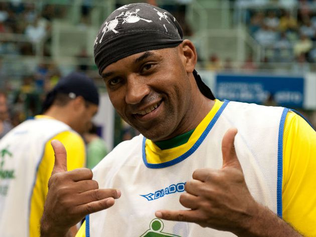 Ex-atacante Viola é condenado à prisão