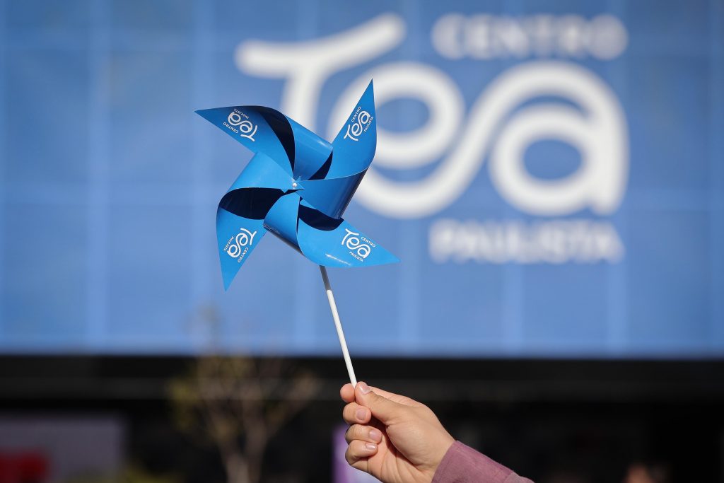 Sancionada lei que autoriza fornecimento de protetores auriculares para estudantes com autismo na rede estadual de SP
