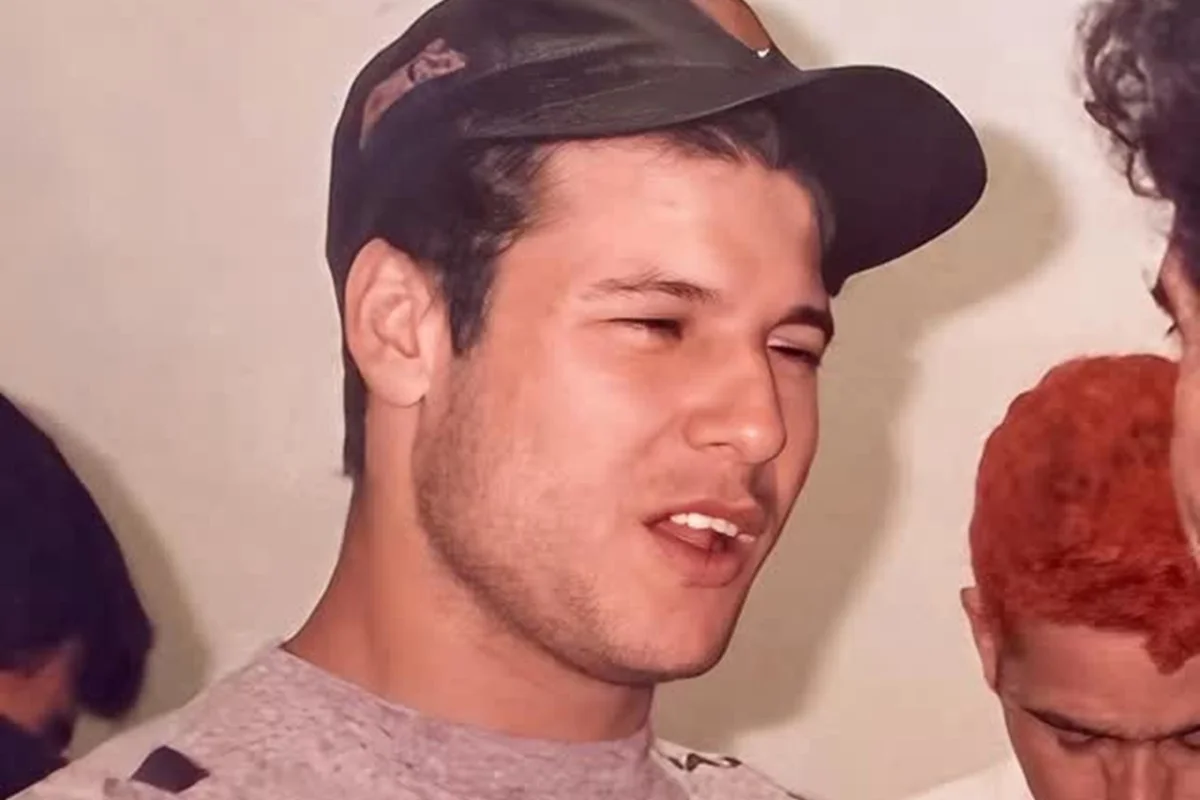 Família revela que jaqueta de Dinho dos Mamonas estava intacta após 30 anos enterrada