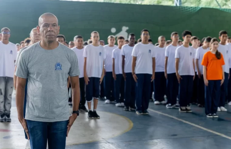 Juíza derruba regra sobre aparência de alunos em escola cívico-militar