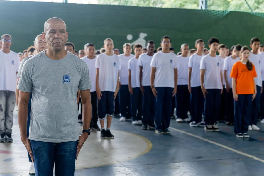 Juíza derruba regra sobre aparência de alunos em escola cívico-militar
