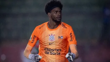 Portuguesa identifica e pune autores de ofensas racistas contra Hugo Souza