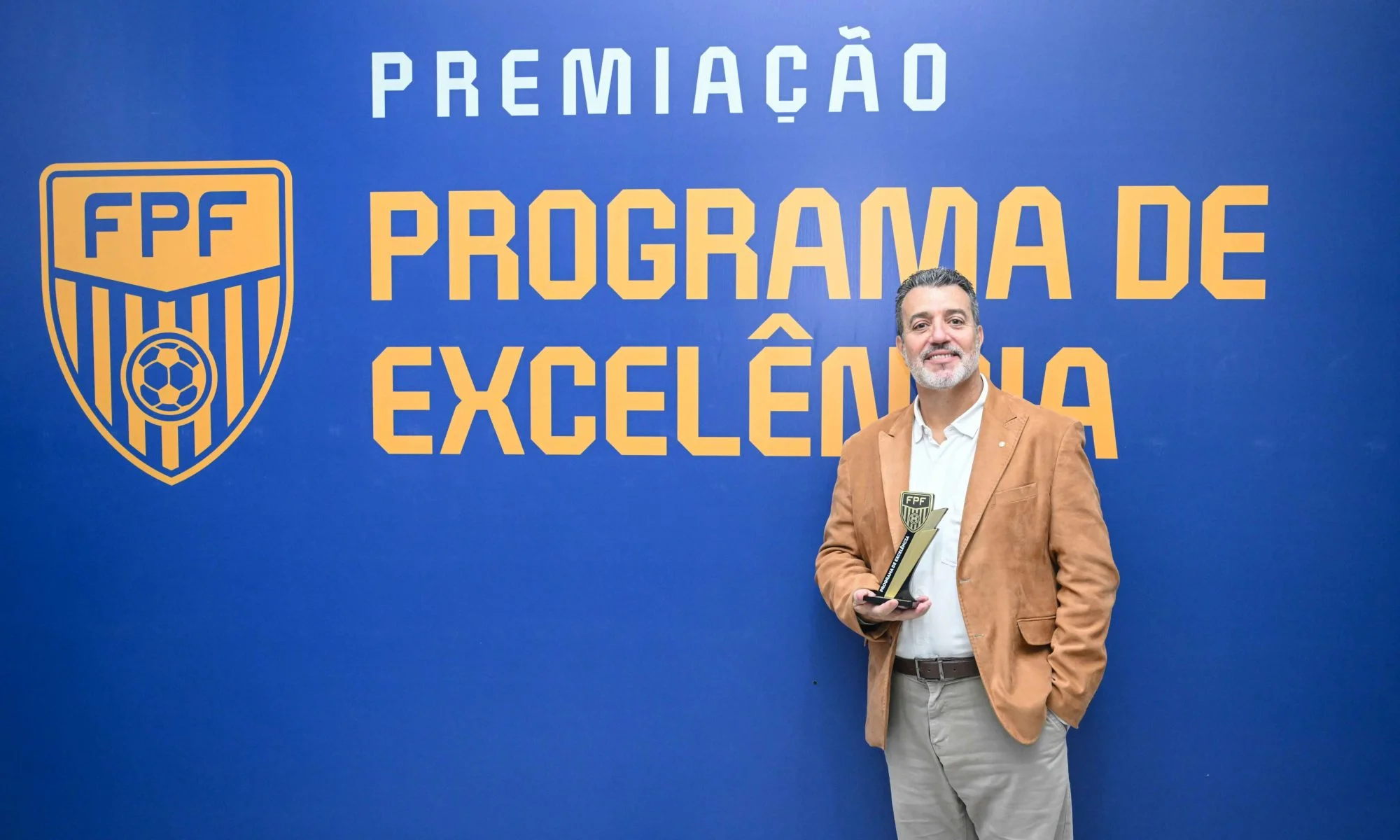Palmeiras vence prêmio de excelência da FPF