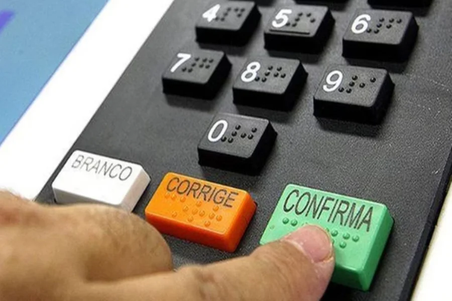 Uso de IA nas eleições de 2026 pode render multa de R$ 30 mil