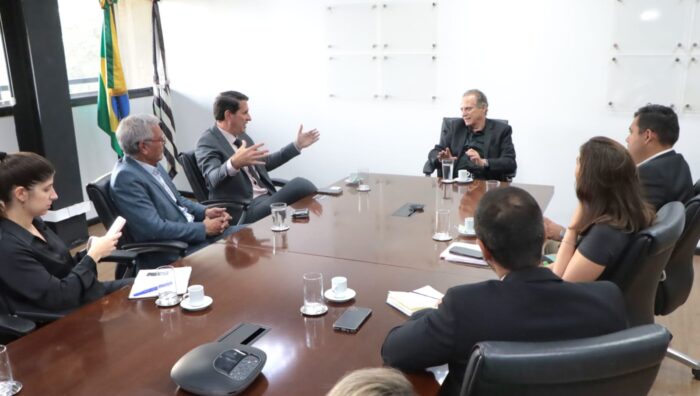 Suzano articula com Estado ações para fortalecer economia 