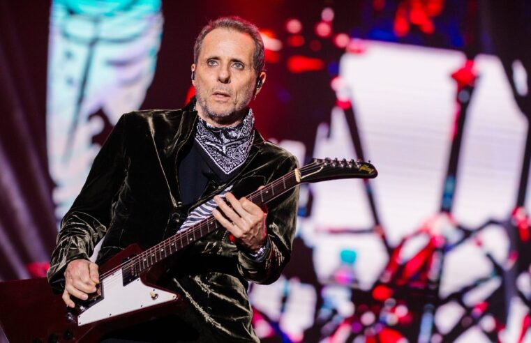 Tony Bellotto homenageia médico que operou seu câncer