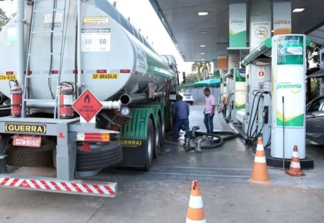 Diante de ameaça de greve dos caminhoneiros governo anuncia maior fiscalização de fretes