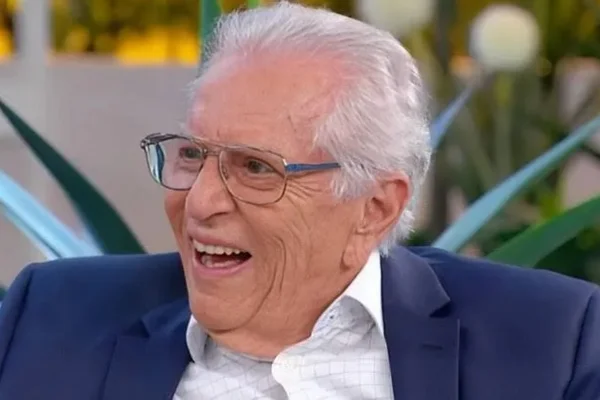 Carlos Alberto de Nóbrega está internado com pneumonia