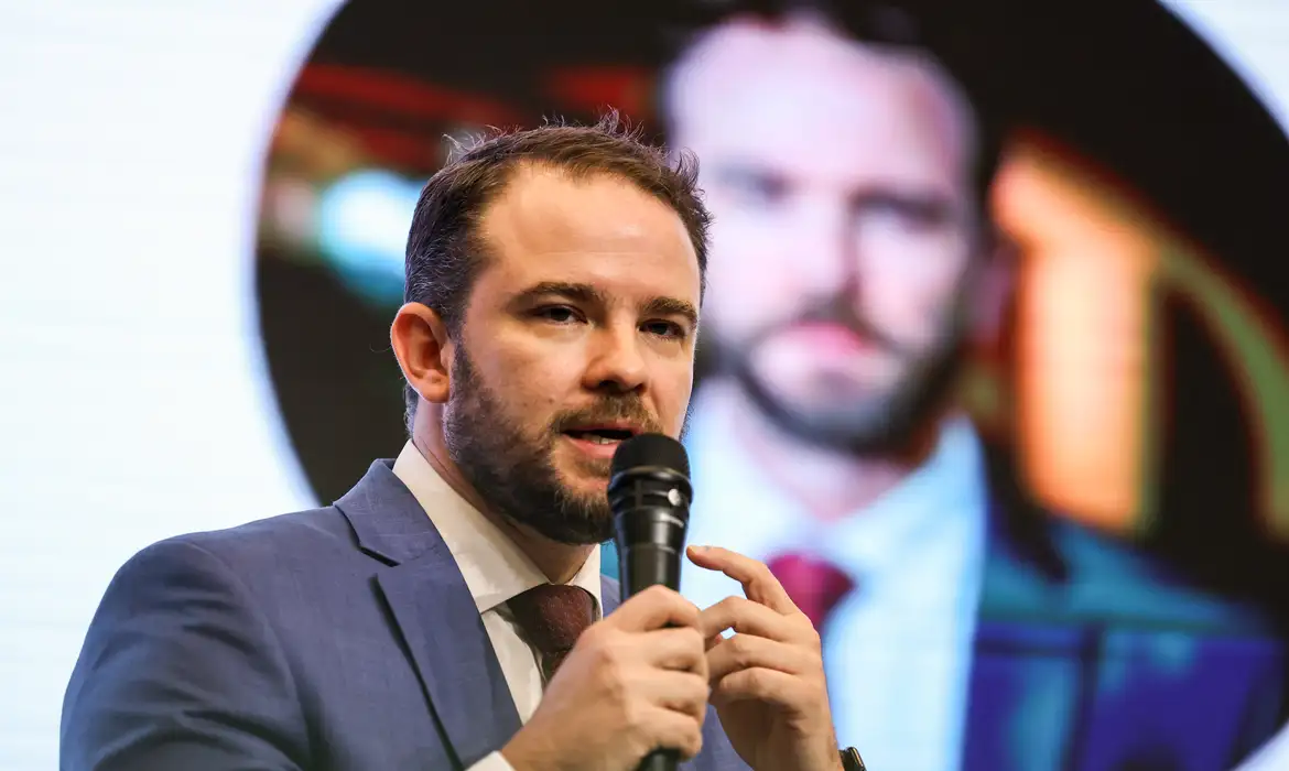 Lula confirma Dario Durigan como substituto de Haddad no Ministério da Fazenda