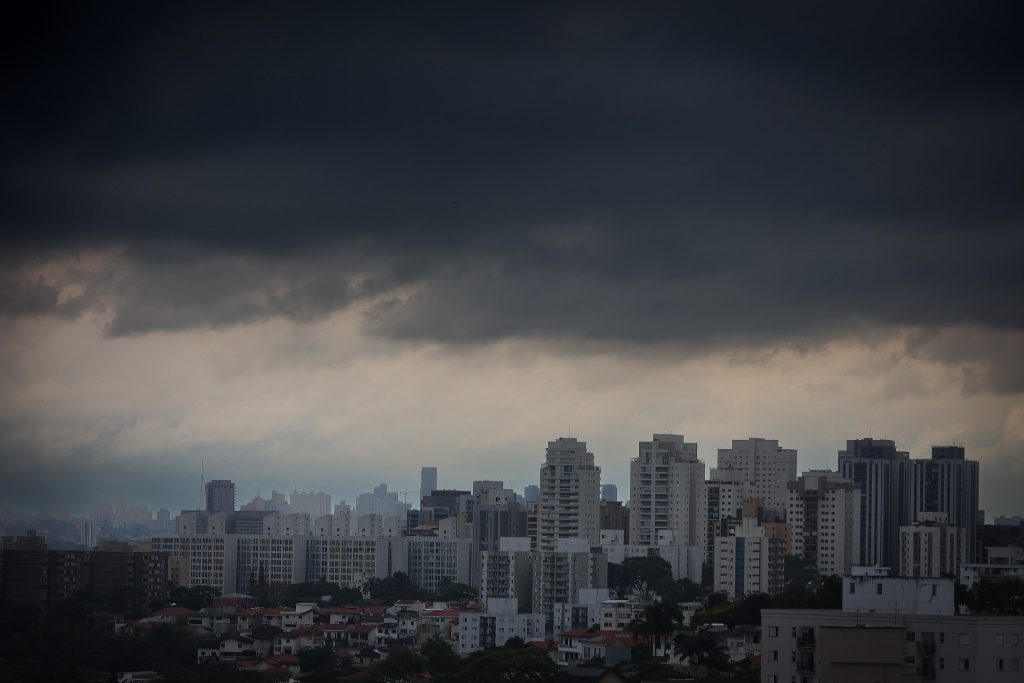 Defesa Civil alerta para mudança no tempo e risco de temporais em São Paulo no fim de semana