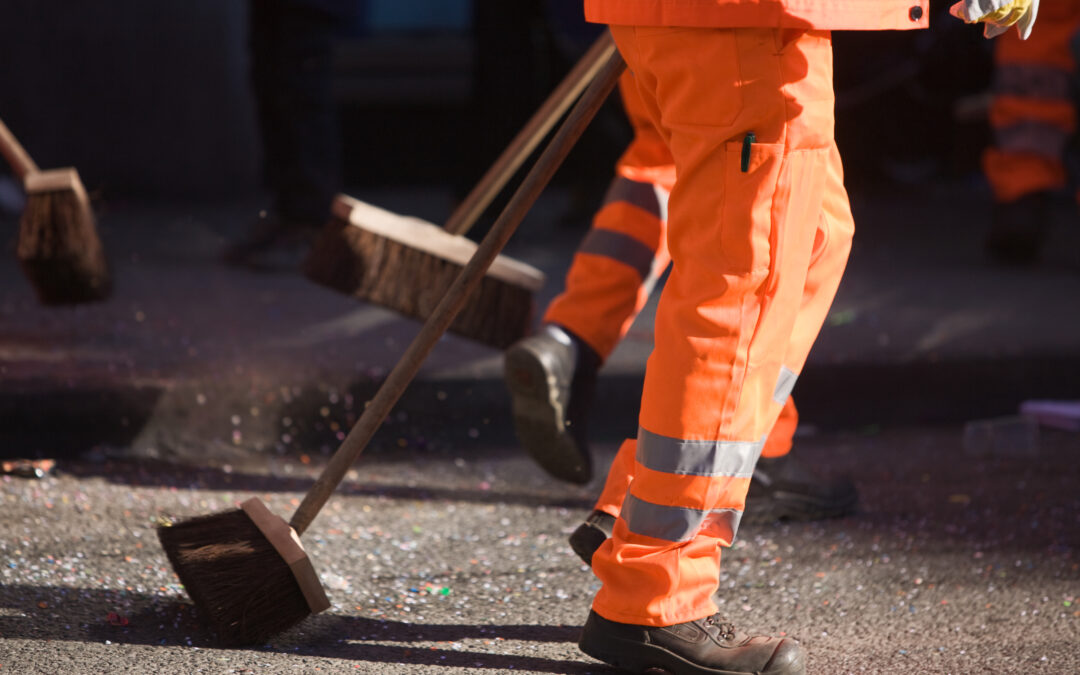Câmara aprova projeto que cria piso salarial de R$ 3 mil para garis em todo o Brasil