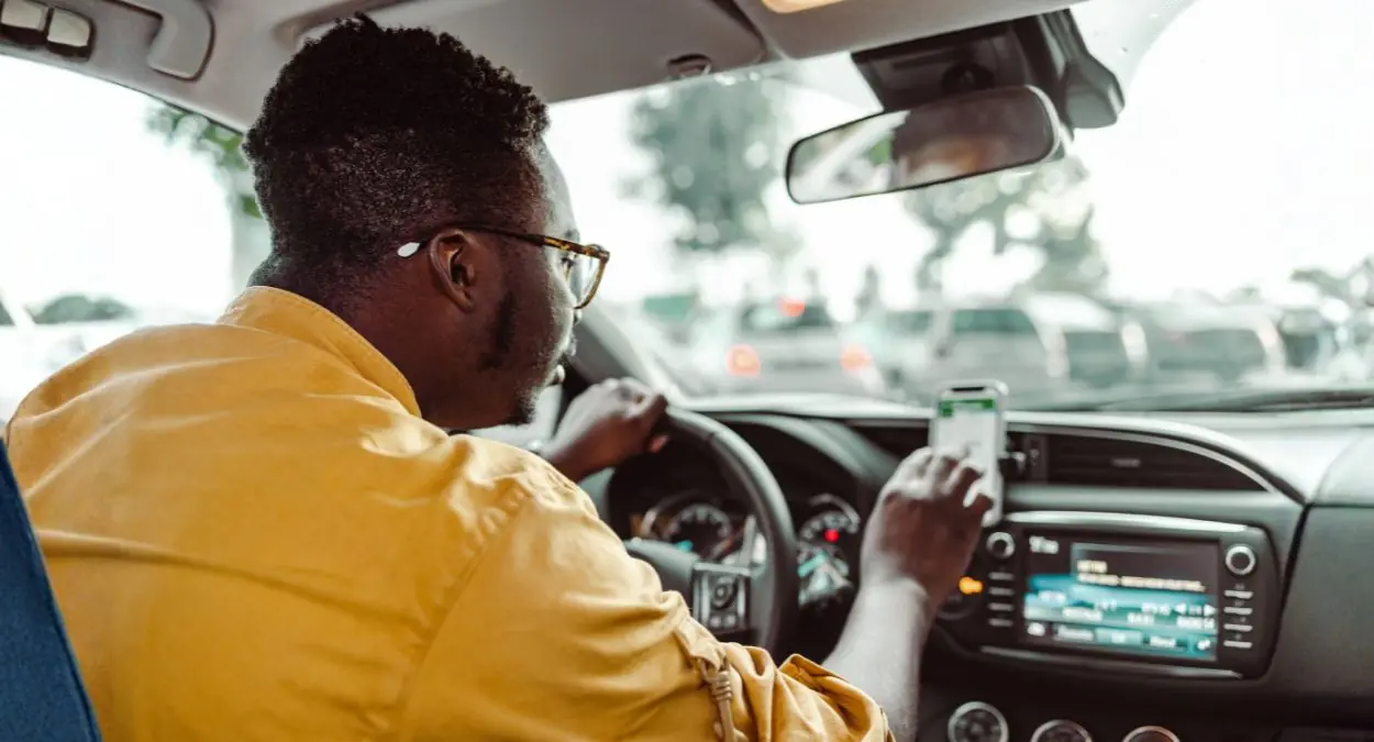 Classificação brasileira de ocupações formaliza motoristas de aplicativos e novas atividades digitais