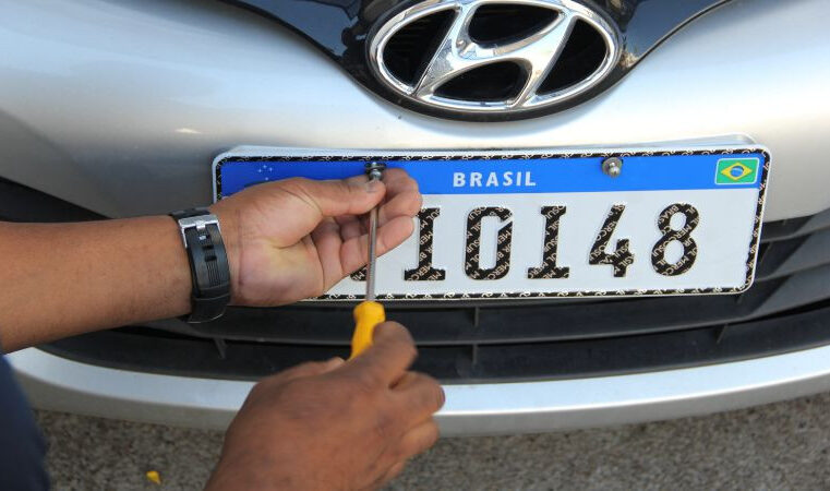 Plataforma ajuda a recuperar placas perdidas em enchentes