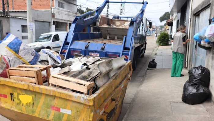 Suzano apreende caçambas irregulares na região norte