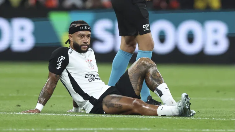 Memphis Depay estaria disposto a ajustar contrato por renovação