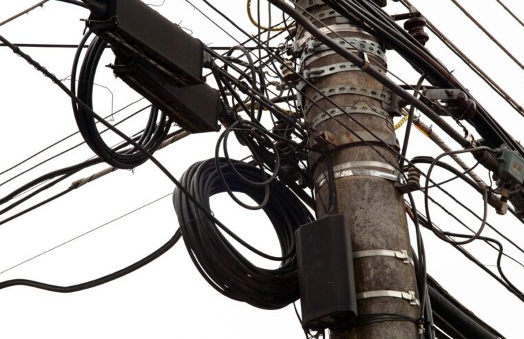 Em Suzano nova lei obriga identificação de fiação aérea por cores