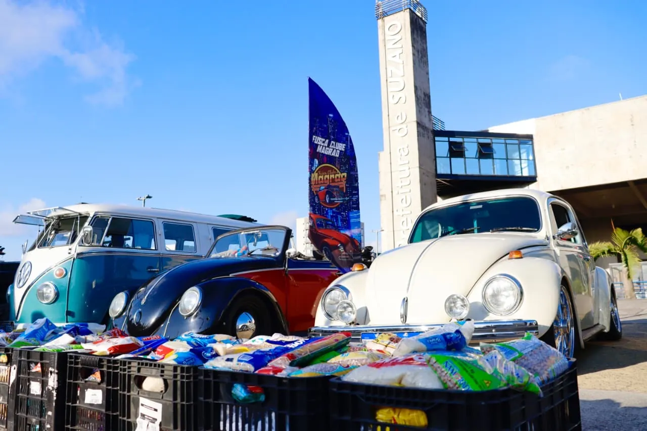 Suzano recebe encontro de fuscas e carros antigos