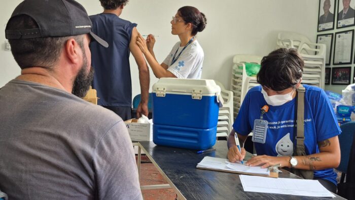 Suzano alcança pessoas em situação de rua com vacina para quatro doenças