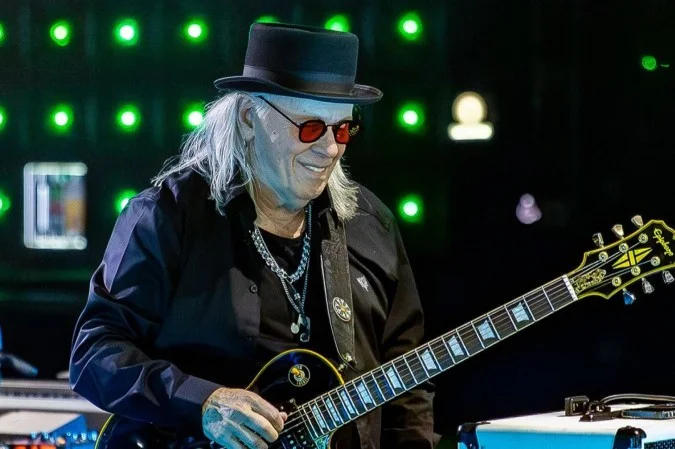Morre Luiz Carlini, o guitarrista que eternizou o solo de ‘Ovelha Negra’