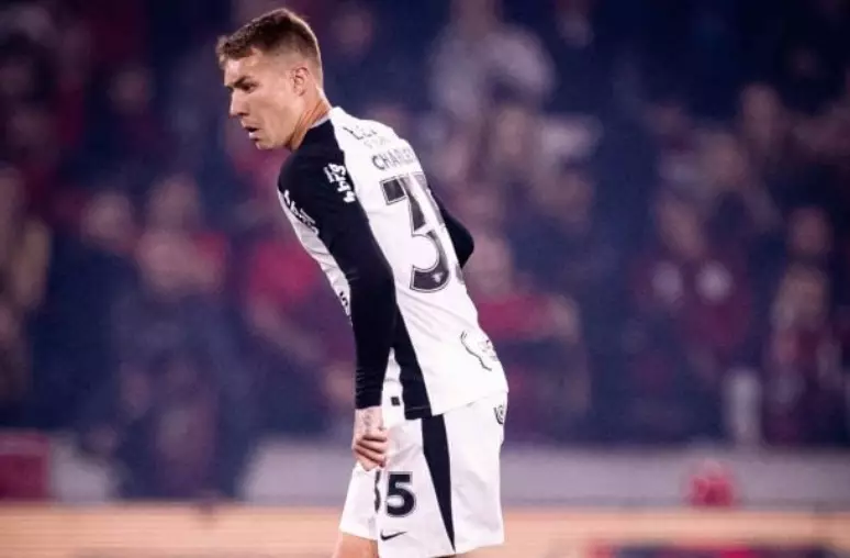 CAS condena Corinthians por compra de Charles e aumenta risco de transfer ban