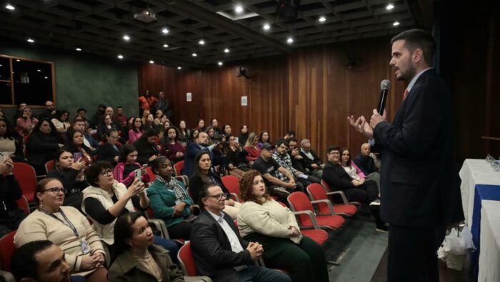 Suzano lança programa de apadrinhamento de crianças e adolescentes