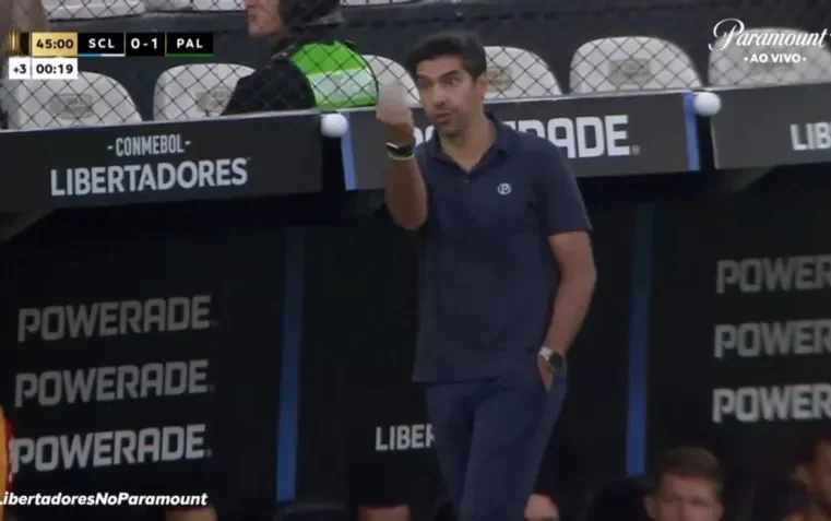 Abel explica por que mostrou dedo do meio para Flaco