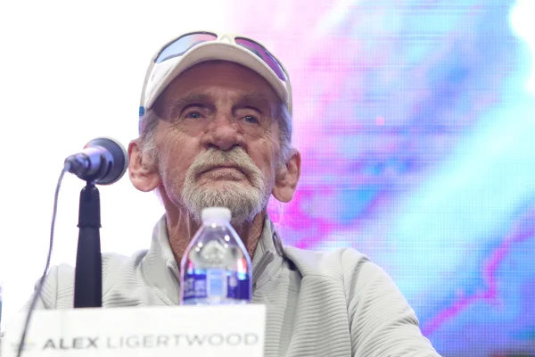 Morre Alex Ligertwood, ex-vocalista da banda Santana