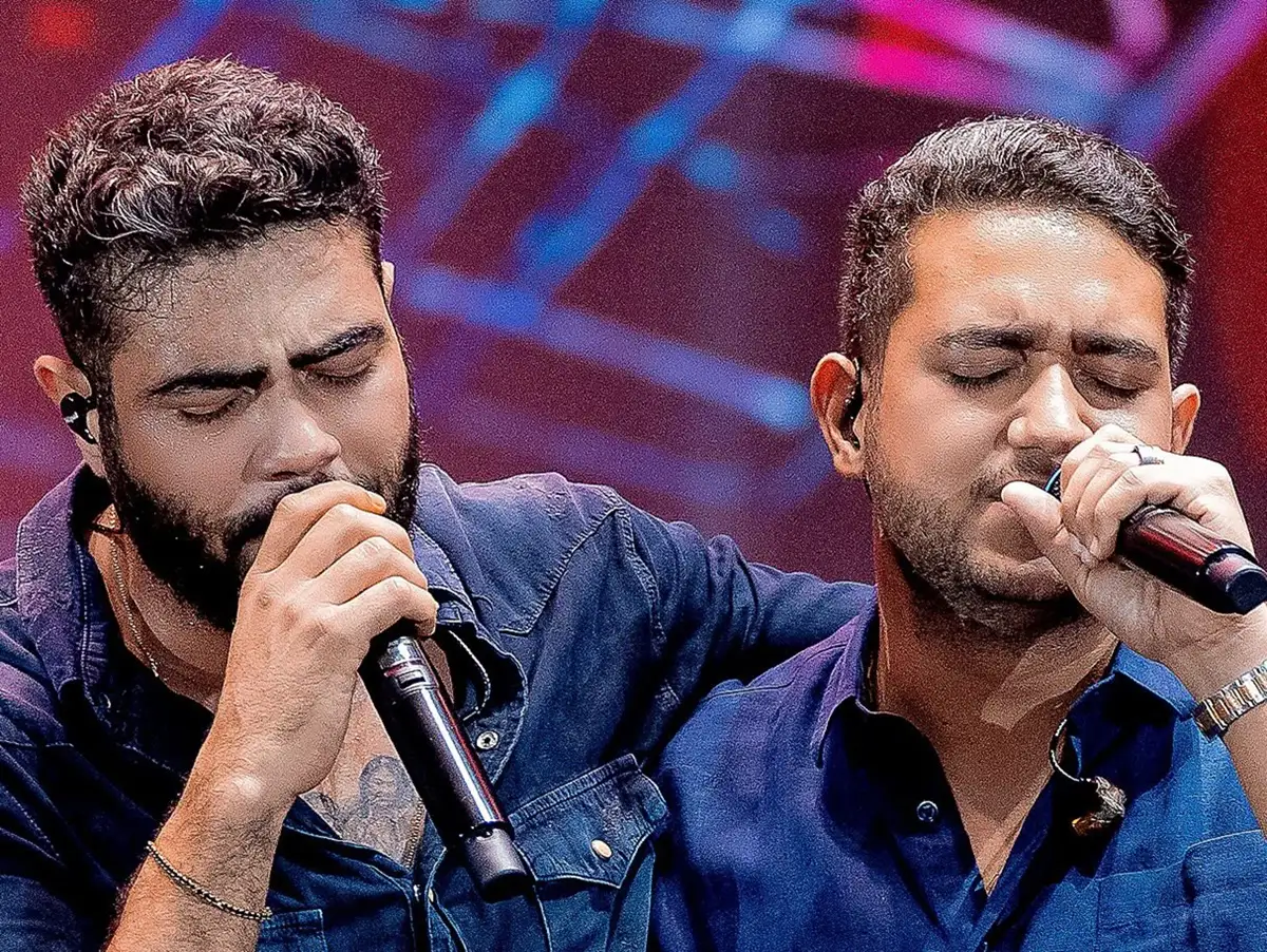 Helicóptero de Henrique e Juliano faz pouso forçado em fazenda da dupla