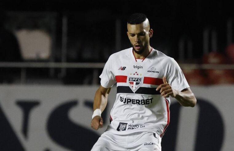São Paulo anuncia rescisão de contrato do zagueiro Dória