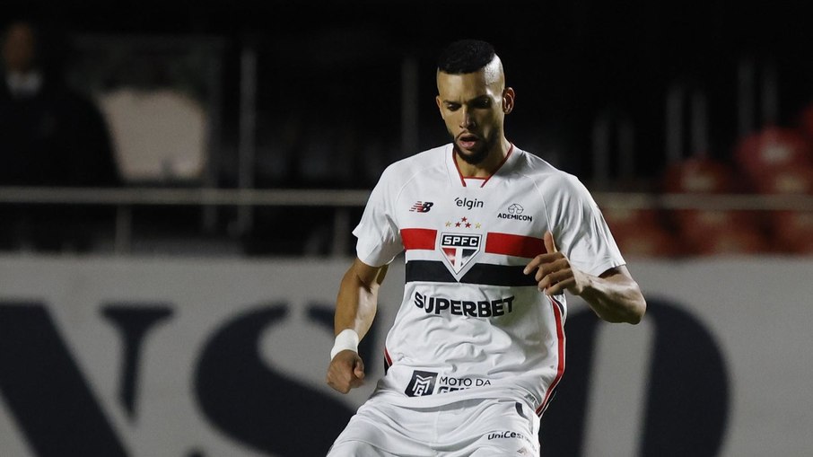 São Paulo anuncia rescisão de contrato do zagueiro Dória
