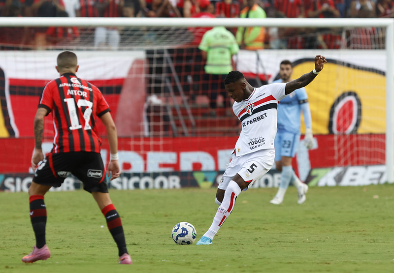 São Paulo oficializa a reintegração de Arboleda