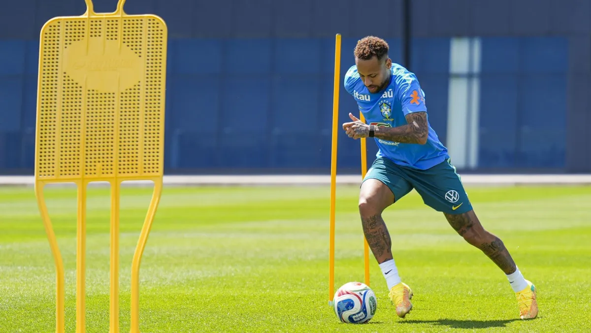 Neymar treina novamente, mas não deve ser titular contra Escócia