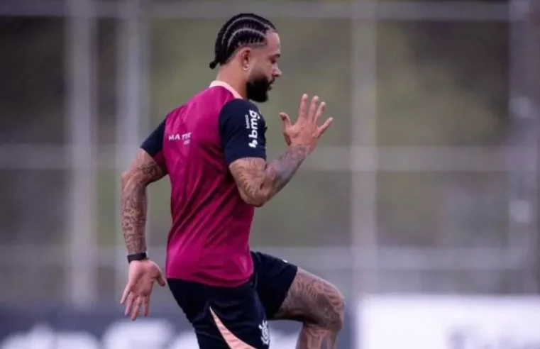 Depay aceita dois anos de contrato, mas Corinthians exige exames antes