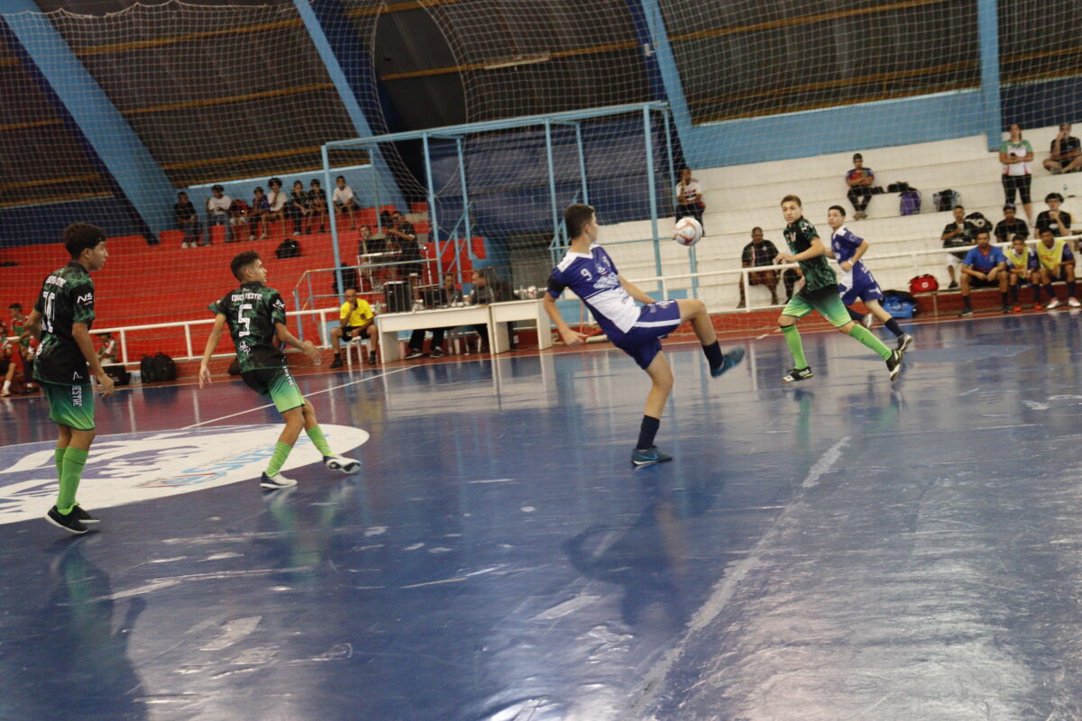 Suzano abre vagas para aulas gratuitas de futsal para crianças e adolescentes